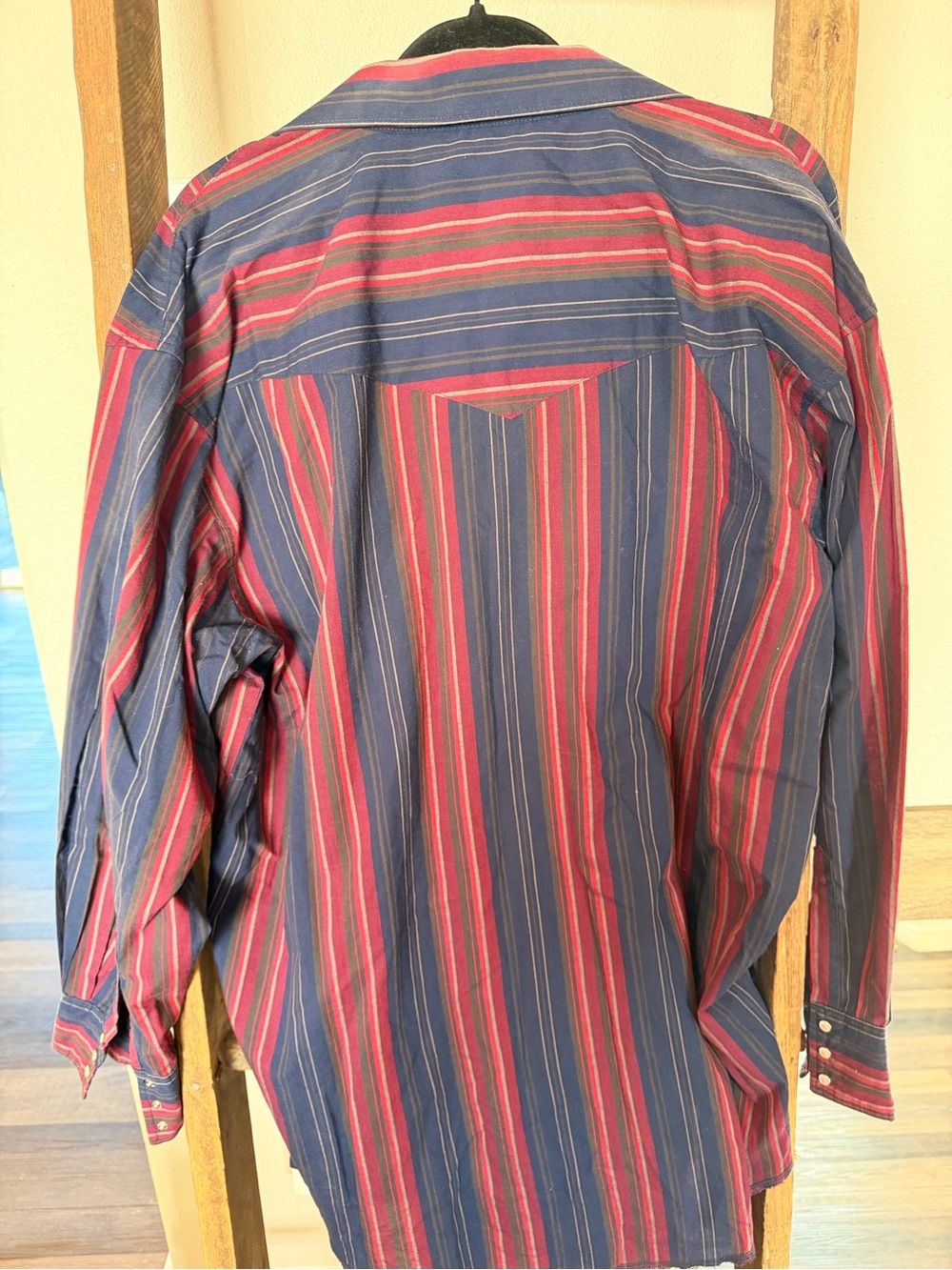 Wrangler button up - Picture 3 of 4